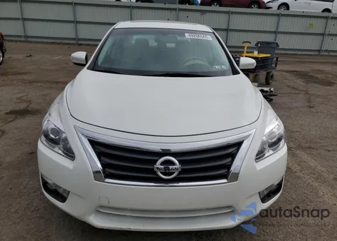 2015 Nissan Altima 2.5 из США, поврежденный, VIN 1N4AL3AP9FN906982